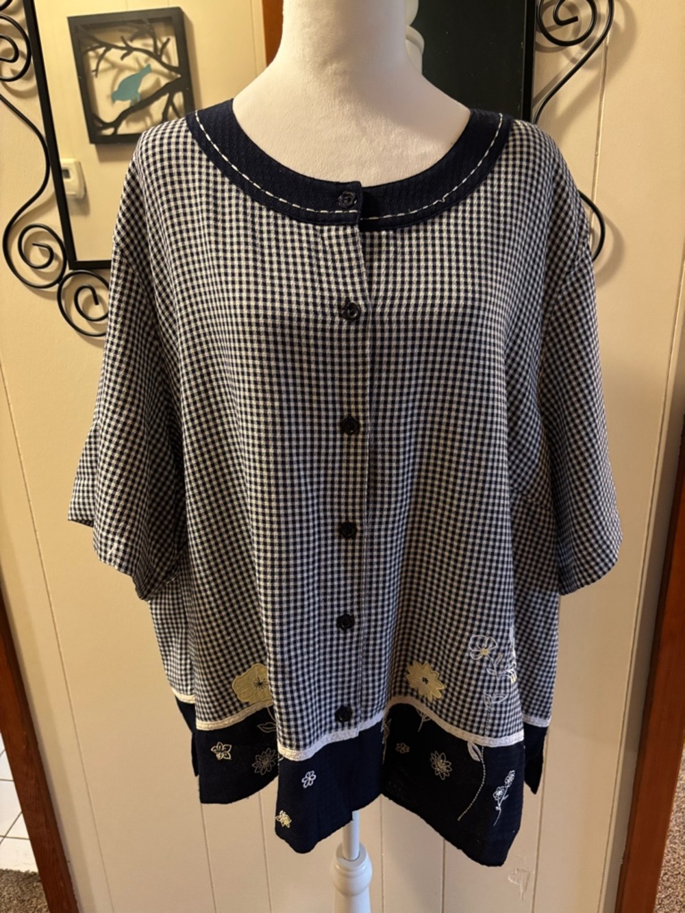 Koret Navy and White Gingham Button-Front Blouse checkered with flower trim 28W